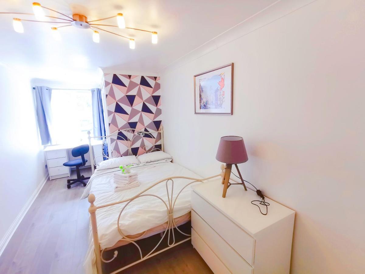 Modern And Spacious Double&King Bedrooms Both With Private Bathrooms 에든버러 외부 사진
