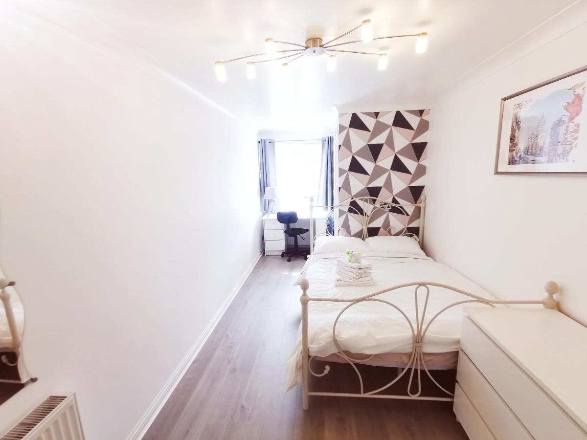 Modern And Spacious Double&King Bedrooms Both With Private Bathrooms 에든버러 외부 사진