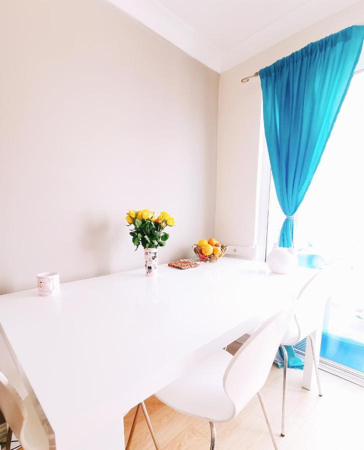 Modern And Spacious Double&King Bedrooms Both With Private Bathrooms 에든버러 외부 사진