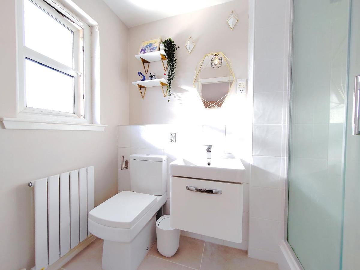 Modern And Spacious Double&King Bedrooms Both With Private Bathrooms 에든버러 외부 사진