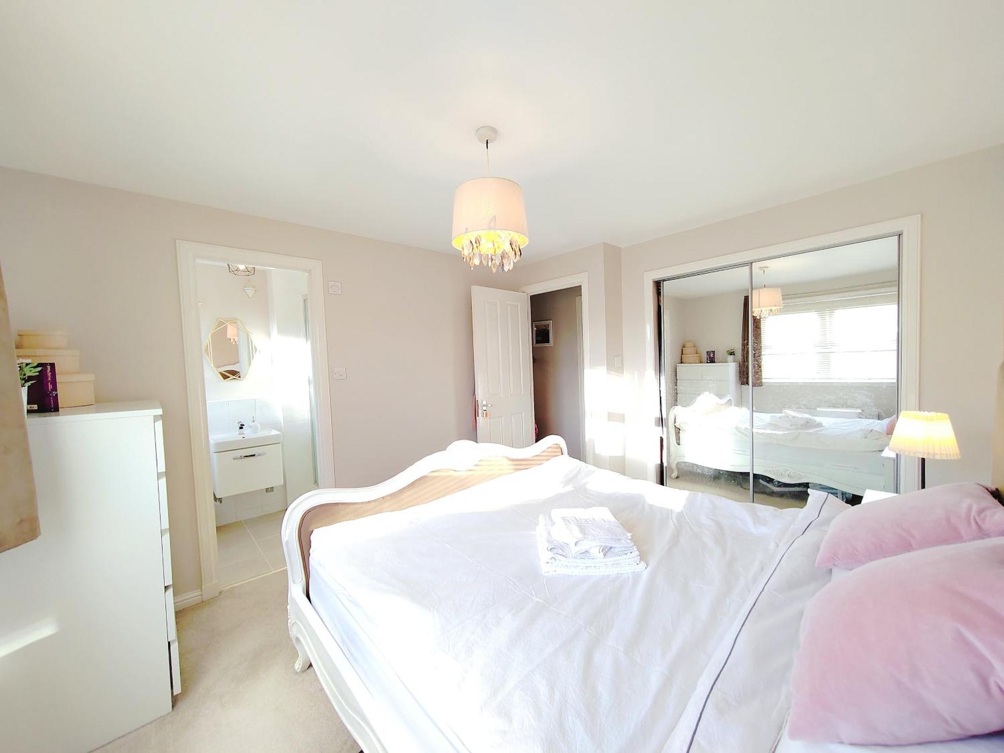 Modern And Spacious Double&King Bedrooms Both With Private Bathrooms 에든버러 객실 사진