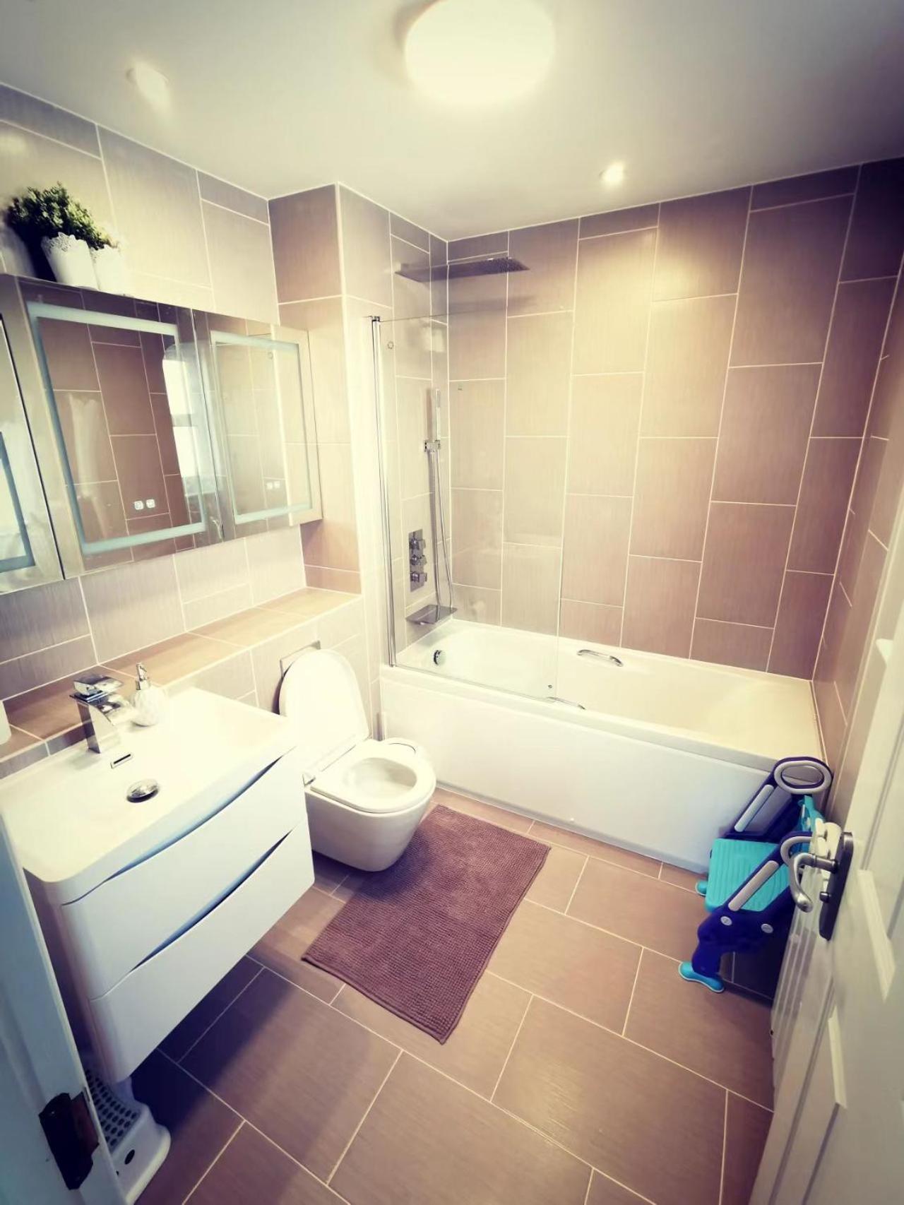 Modern And Spacious Double&King Bedrooms Both With Private Bathrooms 에든버러 외부 사진